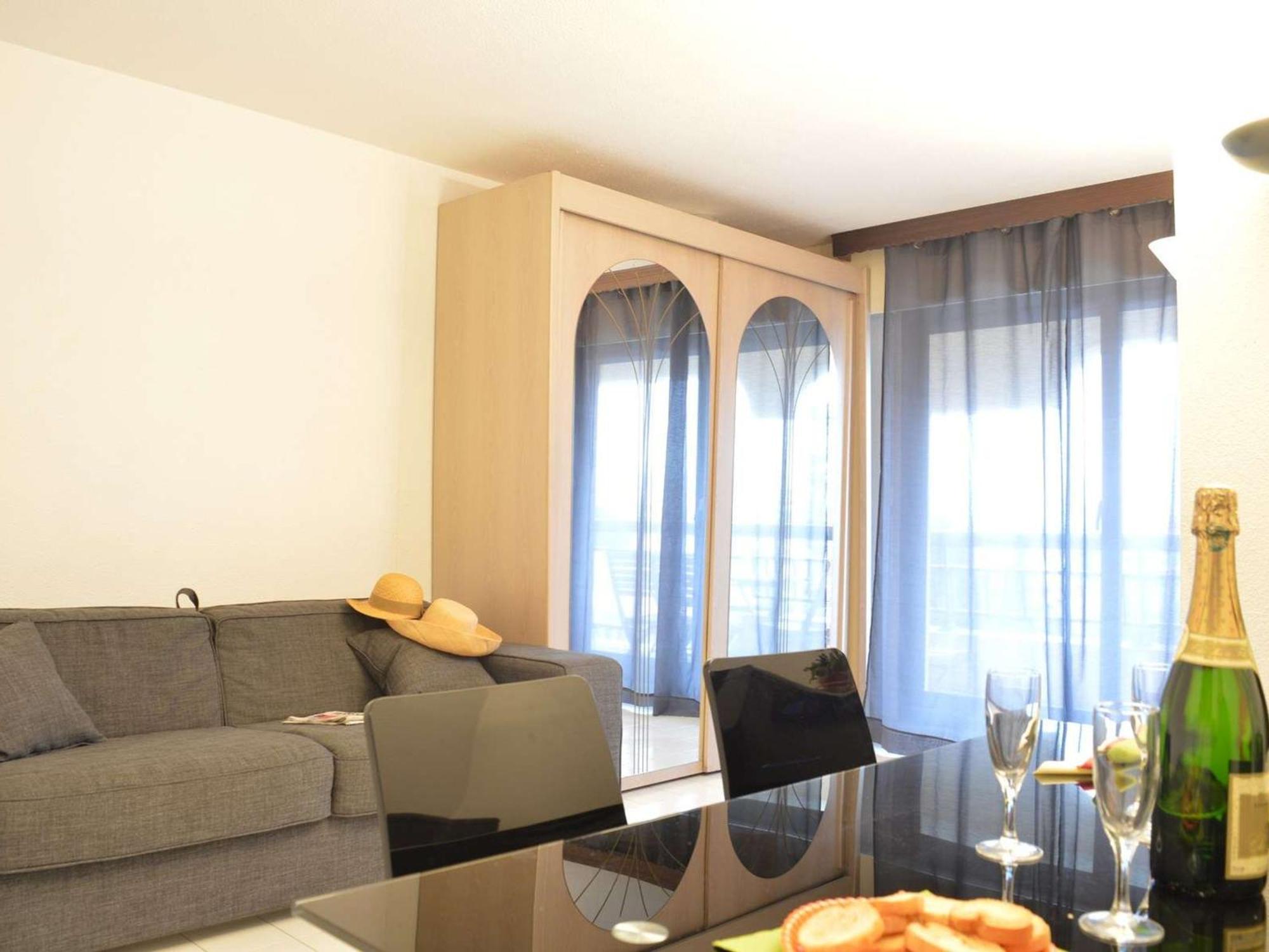 Studio Cabine A 200M De Port Frejus, Plage, Commerces, Terrasse, 4 Couchages, Menage Inclus - Fr-1-226A-31 Exterior photo